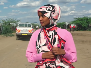 Hoe Somalische vluchteling Halima Aden een succesvol model werd