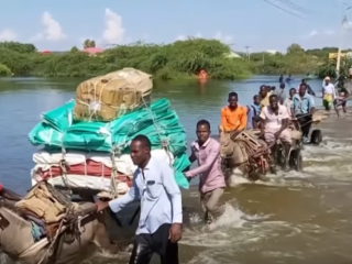 Zware overstromingen Oost-Afrika: honderdduizenden mensen op de vlucht