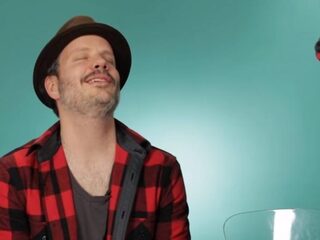 VIDEO: De naam van je vriend(in) tatoeëren not done of geweldig?