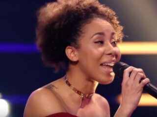 VIDEO: FunX Talent-finalisten Aïcha Gill en Karlyn door naar knockouts TVOH