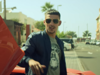 Boef deelt 263 cadeaus uit in asielzoekerscentrum