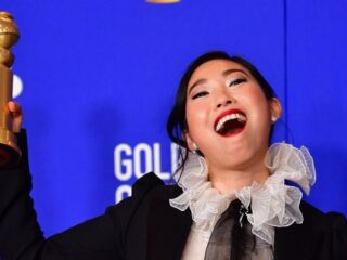 Prijswinnende Awkwafina schrijft geschiedenis bij Golden Globes