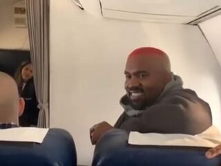 Kanye's Sunday Service gaat los in het vliegtuig