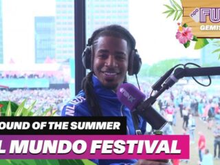 Keizer doet Spaanstalig karaokespel op Pal Mundo Festival en dat is heel grappig