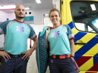 Ambulancepersoneel krijgt nieuw uniform