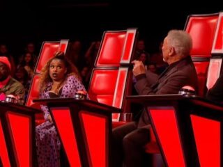 Jennifer Hudson en Tom Jones doen zangbattle en het is epic