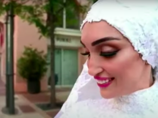 Heftige beelden van bruidsshoot tijdens explosie Beiroet