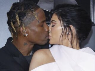 Kylie Jenner zet tatoeage bij Travis Scott