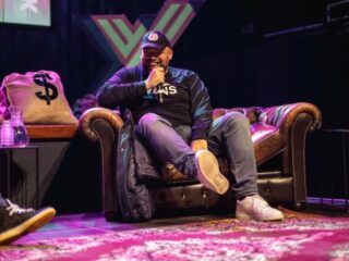 Qucee openhartig over zijn schuldenperiode: "Ik heb echt dagen zitten huilen"