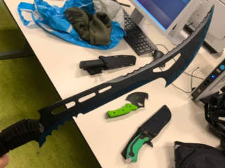 Emotionele oproep agent na vondst van kapmessen bij 12-jarigen