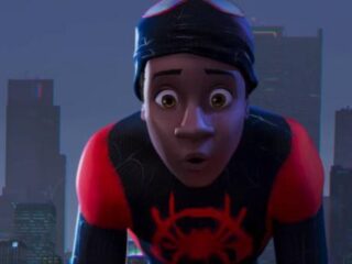 Nieuwe jonge Spiderman redt de wereld in trailer 'Into the Spiderverse'