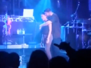 Video waarop Drake minderjarig meisje streelt en zoent duikt op