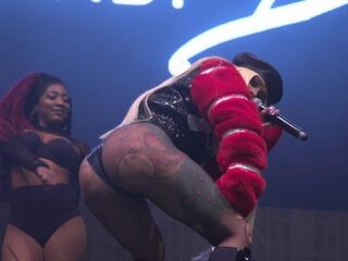 Cardi B: ''Zolang je geld maakt, fuck them''