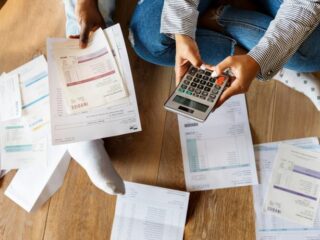 Mensen met schulden minder hard aangepakt in de coronacrisis