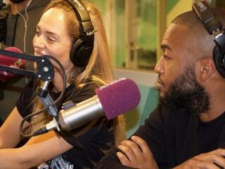 Als je deze 5 momenten uit de DiXte 1000 Avondshow niet loevt, dan loev je niks