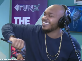 Adje covert Regulate van Warren G en Nate Dogg bij DiXte 1000