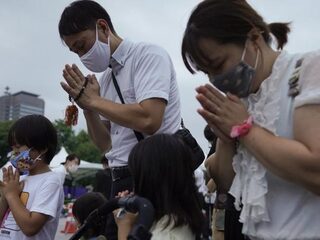 Japan herdenkt Hiroshima 75 jaar na atoomaanval: "Stop met kernwapens"