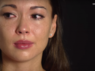 Politie zoekt dader die Rotterdamse DJ April Grey steeds aanvalt