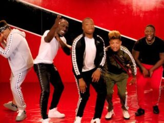 SFB en Ronnie Flex zijn op zoek naar een 'Lovely Body'