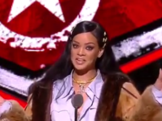 ABOUT LAST NIGHT: Rihanna ontvangt 'Rock Star Award', Brandy speelt Gladys Knight in biopic & meer