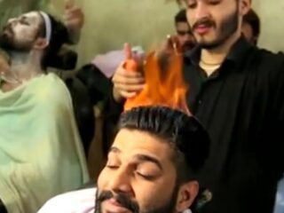Pakistaanse kapper 'knipt' haar van klanten met vuur!