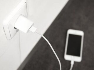 Telefoon 's nachts opladen is levensgevaarlijk