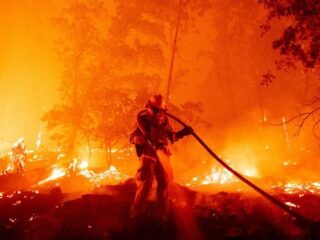 Gender reveal party loopt uit de hand en eindigt in hevige bosbrand in Californië