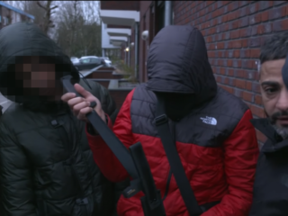 Politie zoekt jongen (14) die kapmes toont in 'Danny Op Straat'-teaser