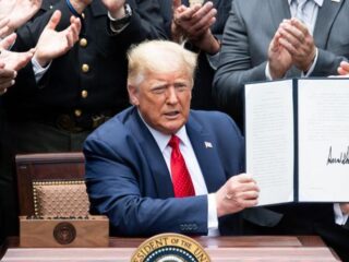 Trump houdt voet bij stuk en tekent decreet dat TikTok verbiedt