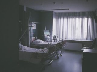 Jordy (24): "Ik heb 3 keer kanker gehad en nu is er weer een plekje gevonden"