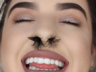 Deze vrouwen zetten neushaarextensions en niemand weet waarom