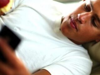 Facebook gaat ongewenste verspreiding van naaktfoto's en -video's aanpakken