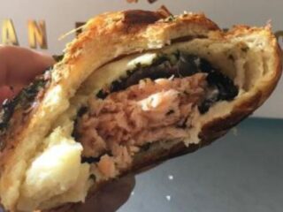 Bizarre foodtrend: croissant gevuld met sushi a.k.a. 'croissushi'