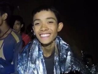 Brieven van voetballertjes uit Thaise grot: "Geef ons niet te veel huiswerk"