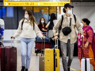 Schiphol introduceert mondkapjesplicht