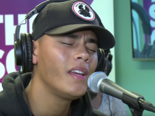 Dimello zingt smooth R&B medley in de DiXte 1000 Avondshow