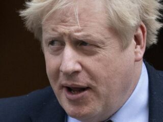 Britse premier Johnson naar intensive care