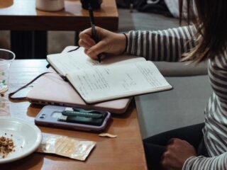 Nederlandse studieschuld loopt op: steeds meer studenten lenen