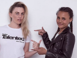 Moeder wil plastische chirurgie voor dochter (14): "Lelijke mensen komen nergens"