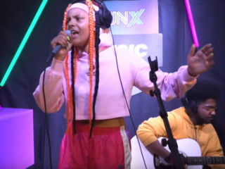 Zoë Livay doet cover van 'Omarm' van Ronnie Flex en Bløf