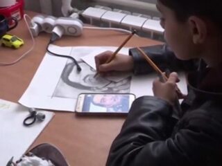 10-jarige Farhad uit Afghanistan is een 'Kleine Picasso'