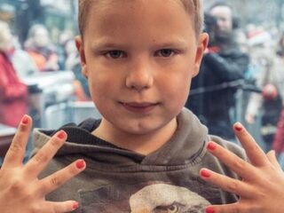 6-jarige nagellakheld Tijn overleden