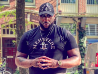 Lexxxus: 'We moeten stoppen met gewelddadige videoclips'