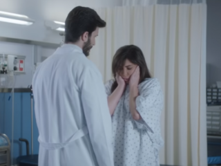 Elissa maakt heftige strijd tegen borstkanker bekend in muziekvideo