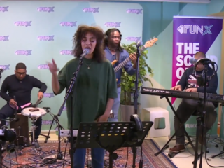 Rochelle covert 'Bitch Better Have My Money' van Rihanna