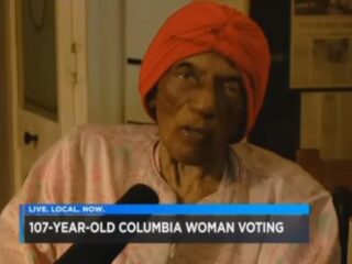 Slavendochter Donella (107) stemt op Hillary Clinton