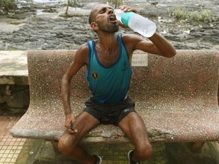 Hardloper wil 10.000 km rennen, maar stort in na 9964 km