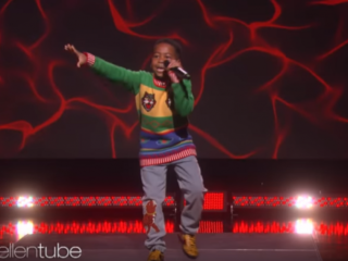 9-jarige showman covert Kendrick Lamar in The Ellen Show