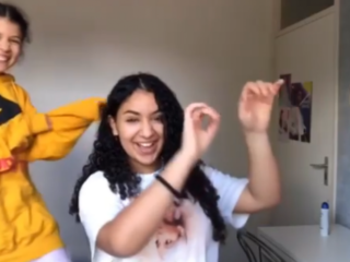 Marwa (15) zit onverwacht in nieuwe clip Justin Bieber en Ariana Grande: "Ik was zo blij"