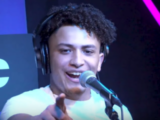 Romeo Donk zingt eigen versie van Josylvio's 'Catch Up'